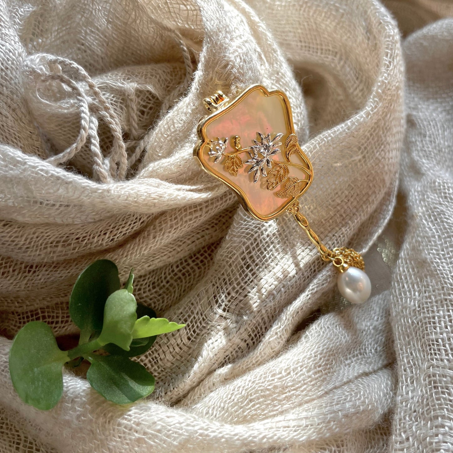 Nacre Brooch | Traditional Fan